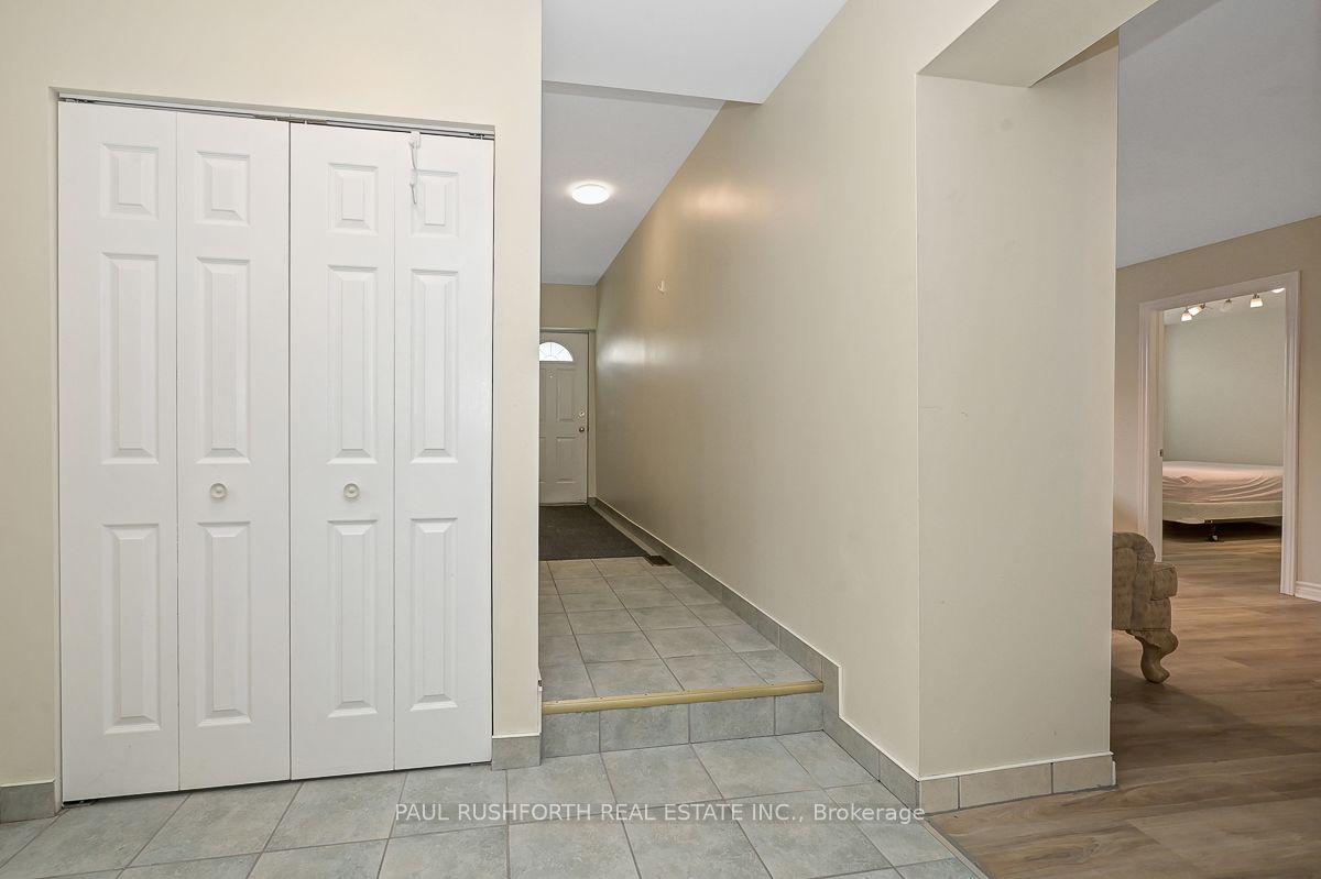 249 Iona Street Property Photo 8