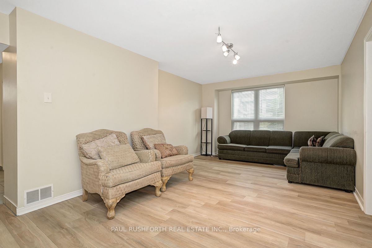 249 Iona Street Property Photo 9