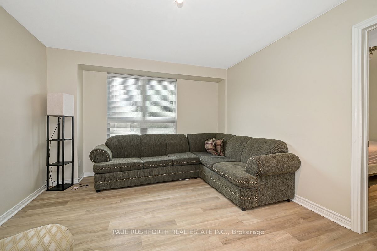 249 Iona Street Property Photo 10