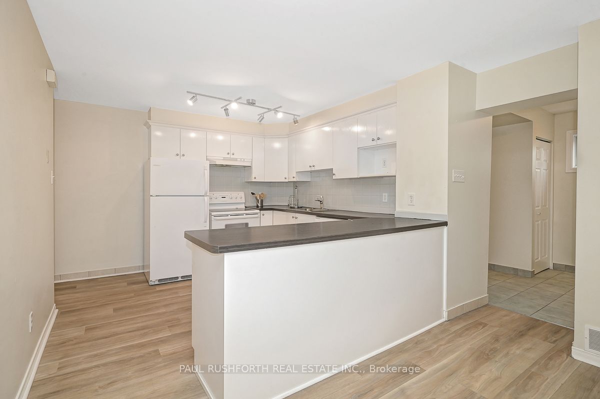 249 Iona Street Property Photo 12