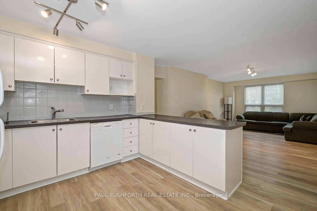 249 Iona Street Property Photo 13