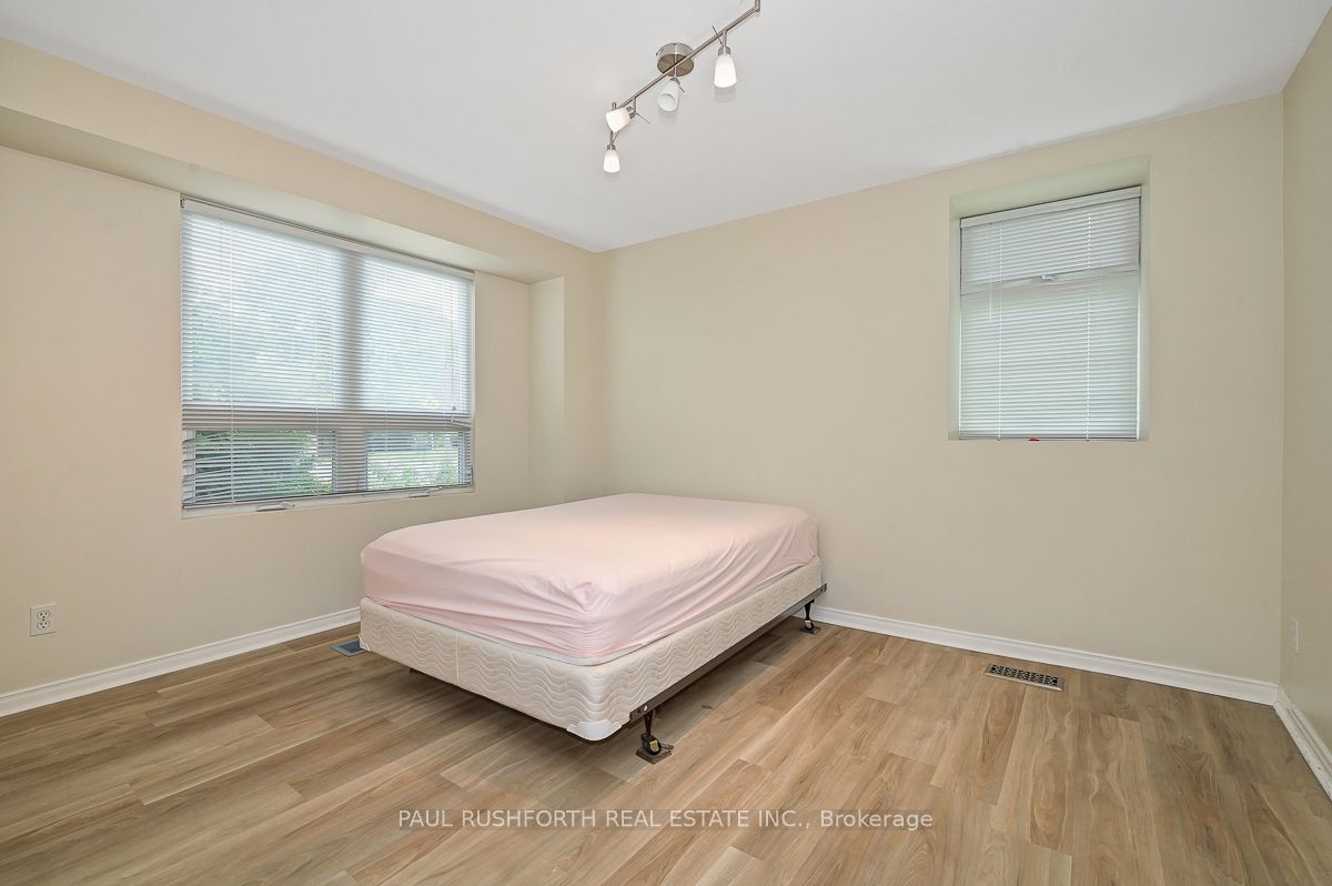 249 Iona Street Property Photo 14