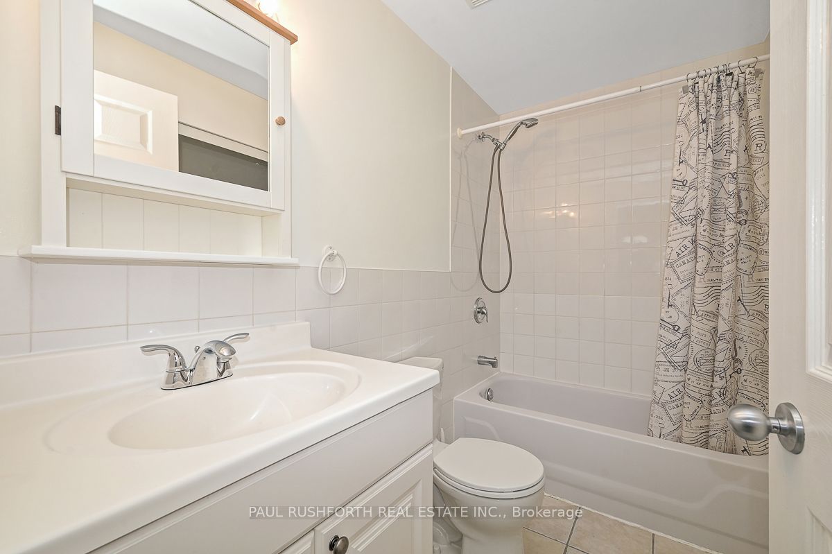 249 Iona Street Property Photo 17