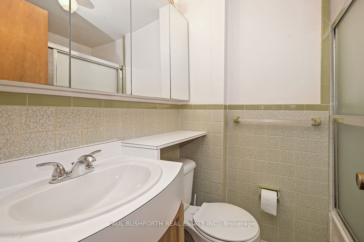 249 Iona Street Property Photo 30