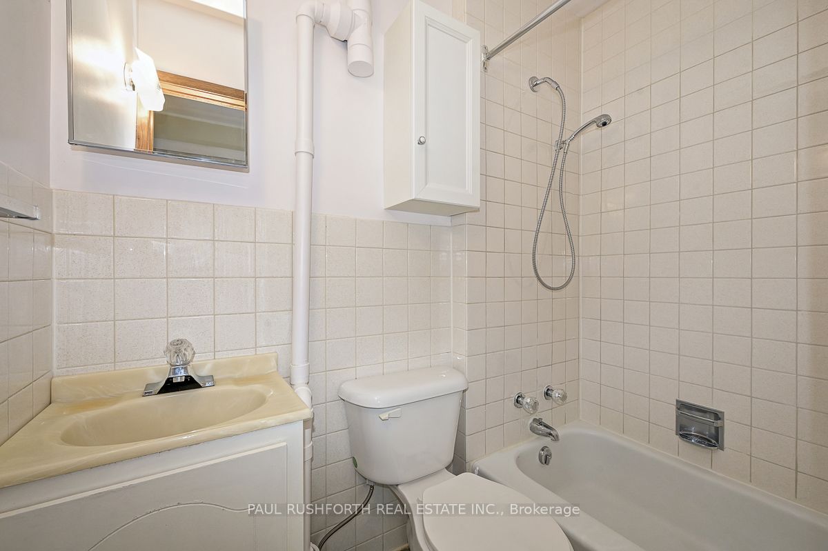 249 Iona Street Property Photo 32