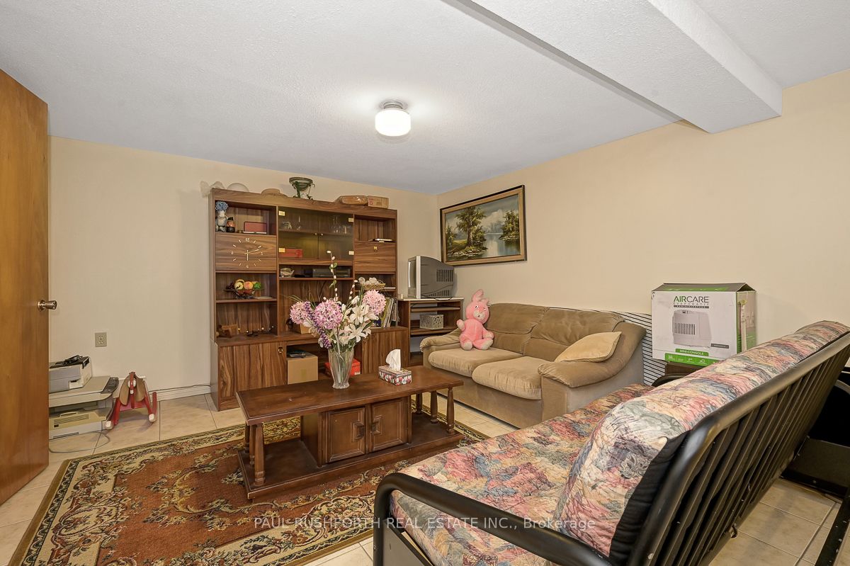 249 Iona Street Property Photo 33