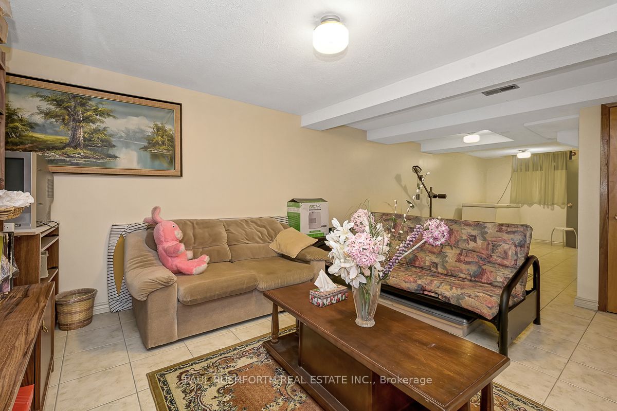 249 Iona Street Property Photo 34