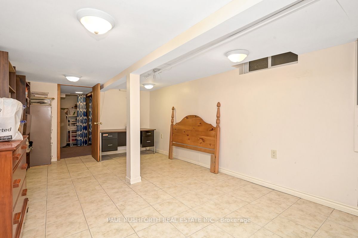 249 Iona Street Property Photo 35