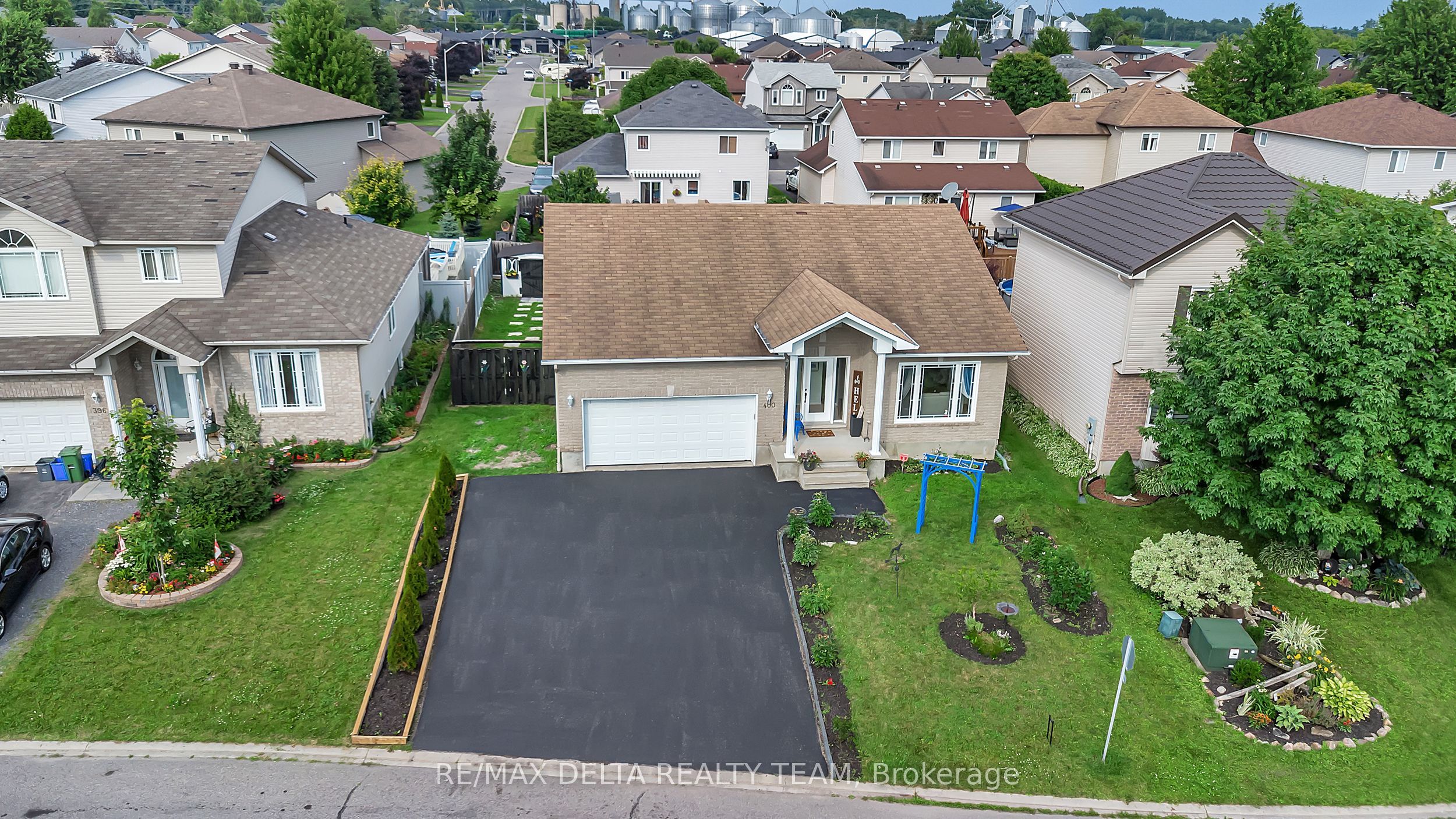 400 Centenaire St Property Photo 1