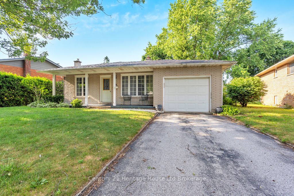 16 Alba Avenue Property Photo 1