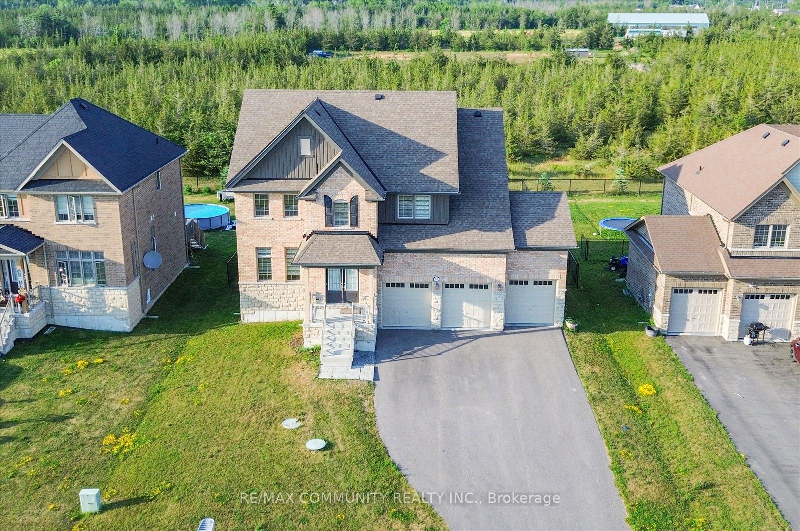 39 Summer Breeze Dr Property Photo 1