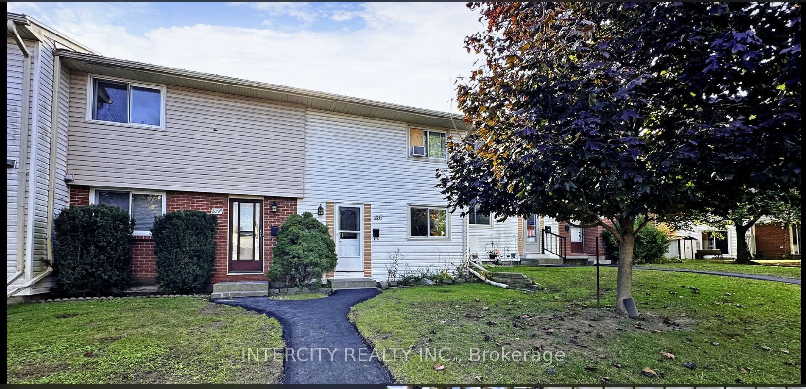 209 N Park St Property Photo 1