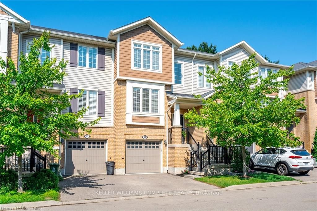 69 Hepworth Cres Property Photo 1