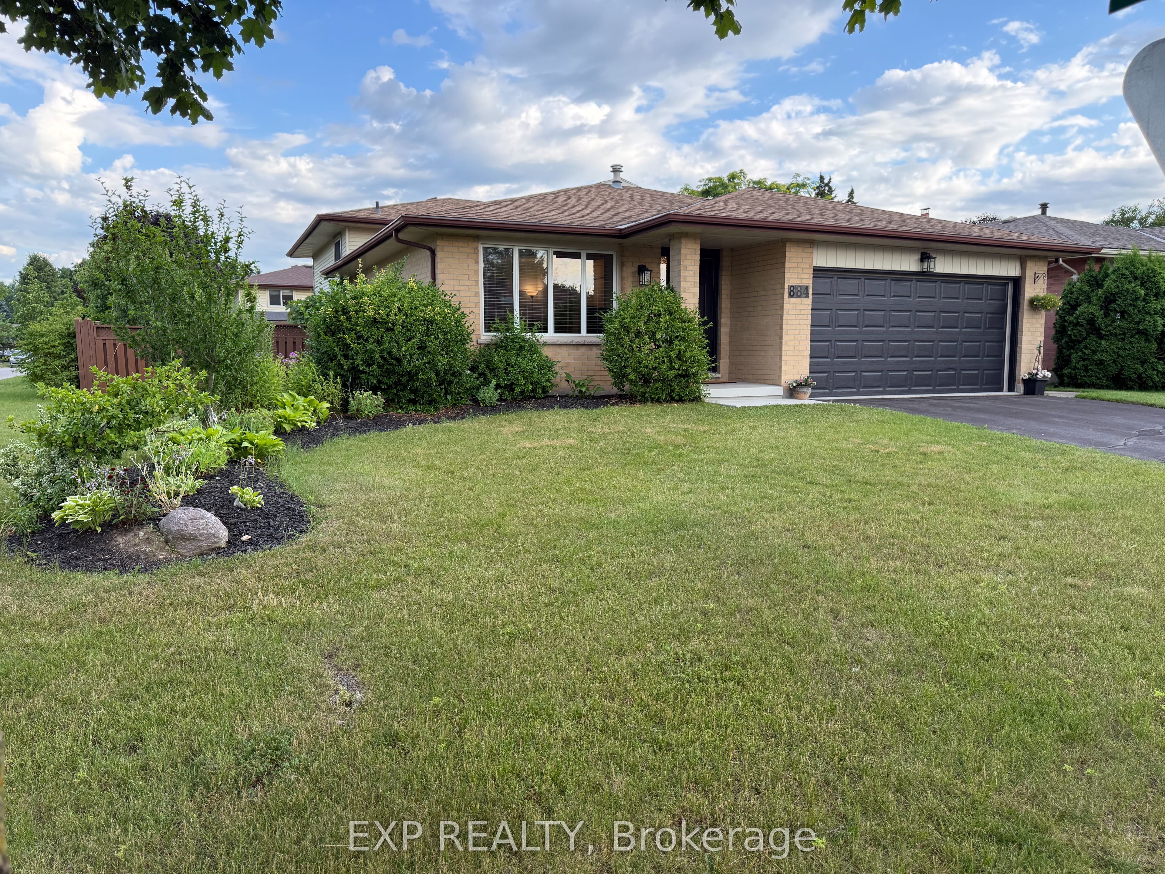 884 Classic Dr Property Photo 1