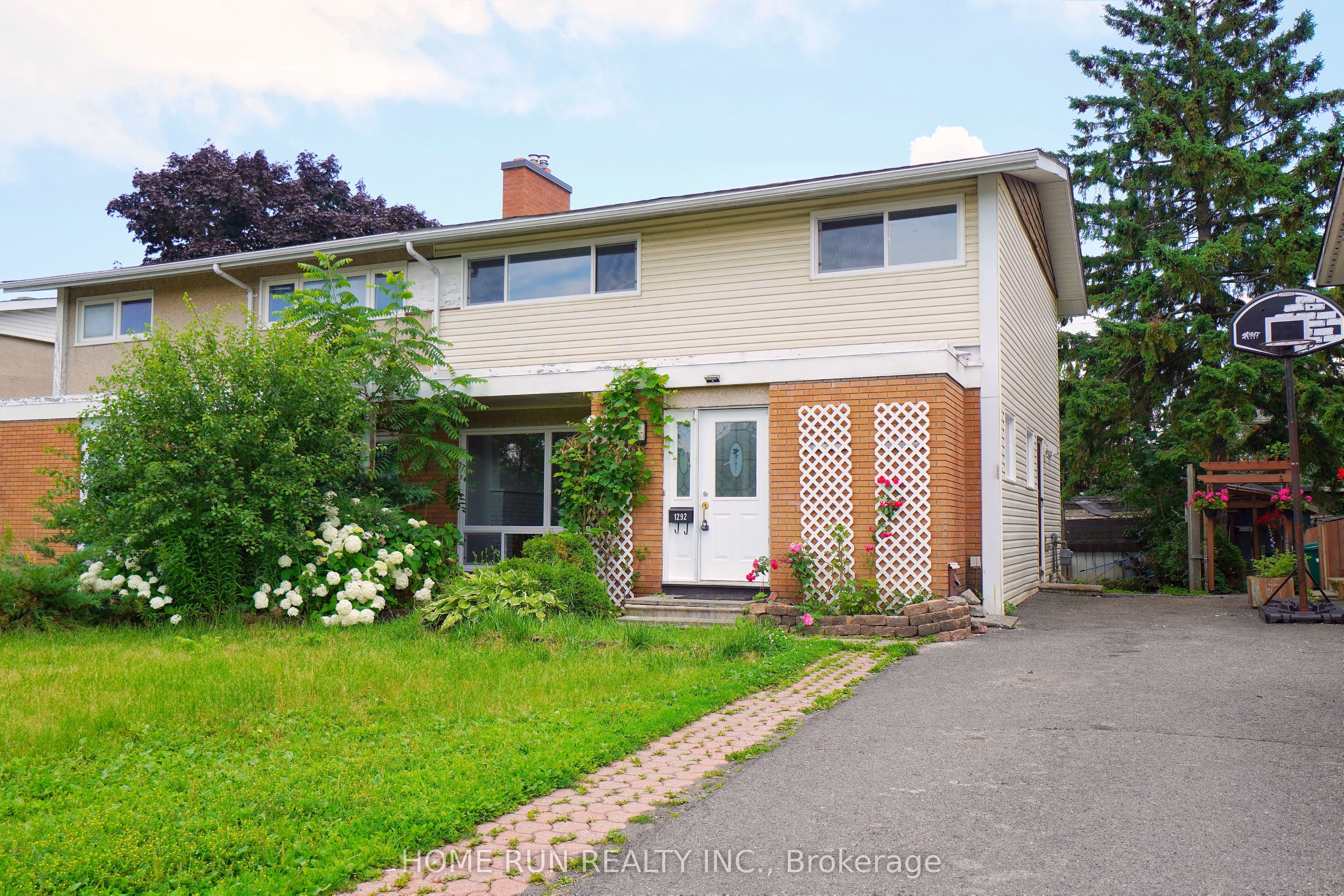 1292 Meadowlands Drive E Property Photo 1