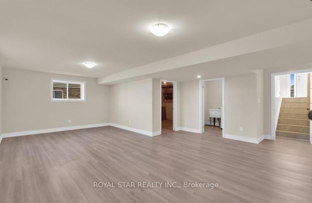 X12281331 Property Photo 16