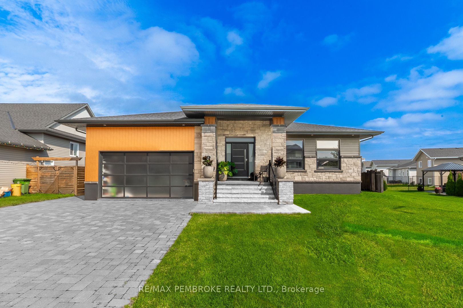 8 Drew St Property Photo
