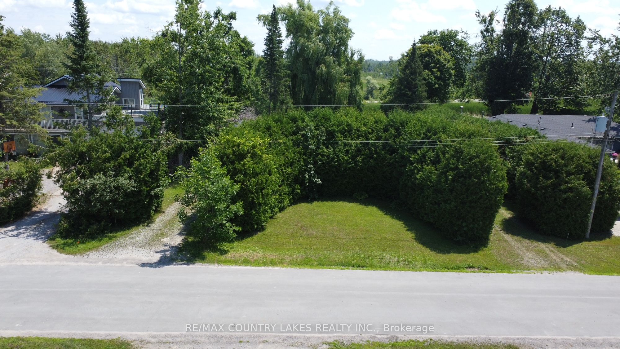 11 Macpherson Cres Property Photo 1