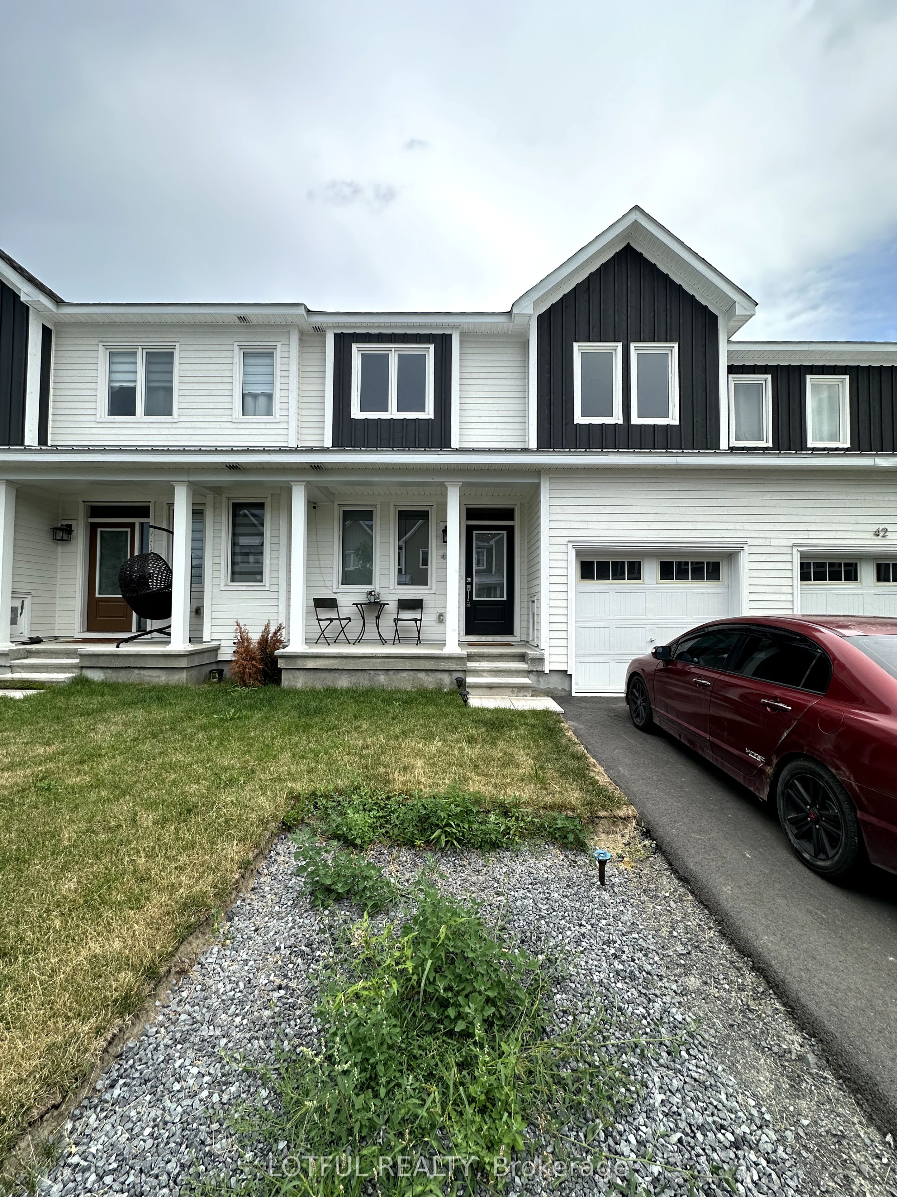 44 Chasing Grove Property Photo 1