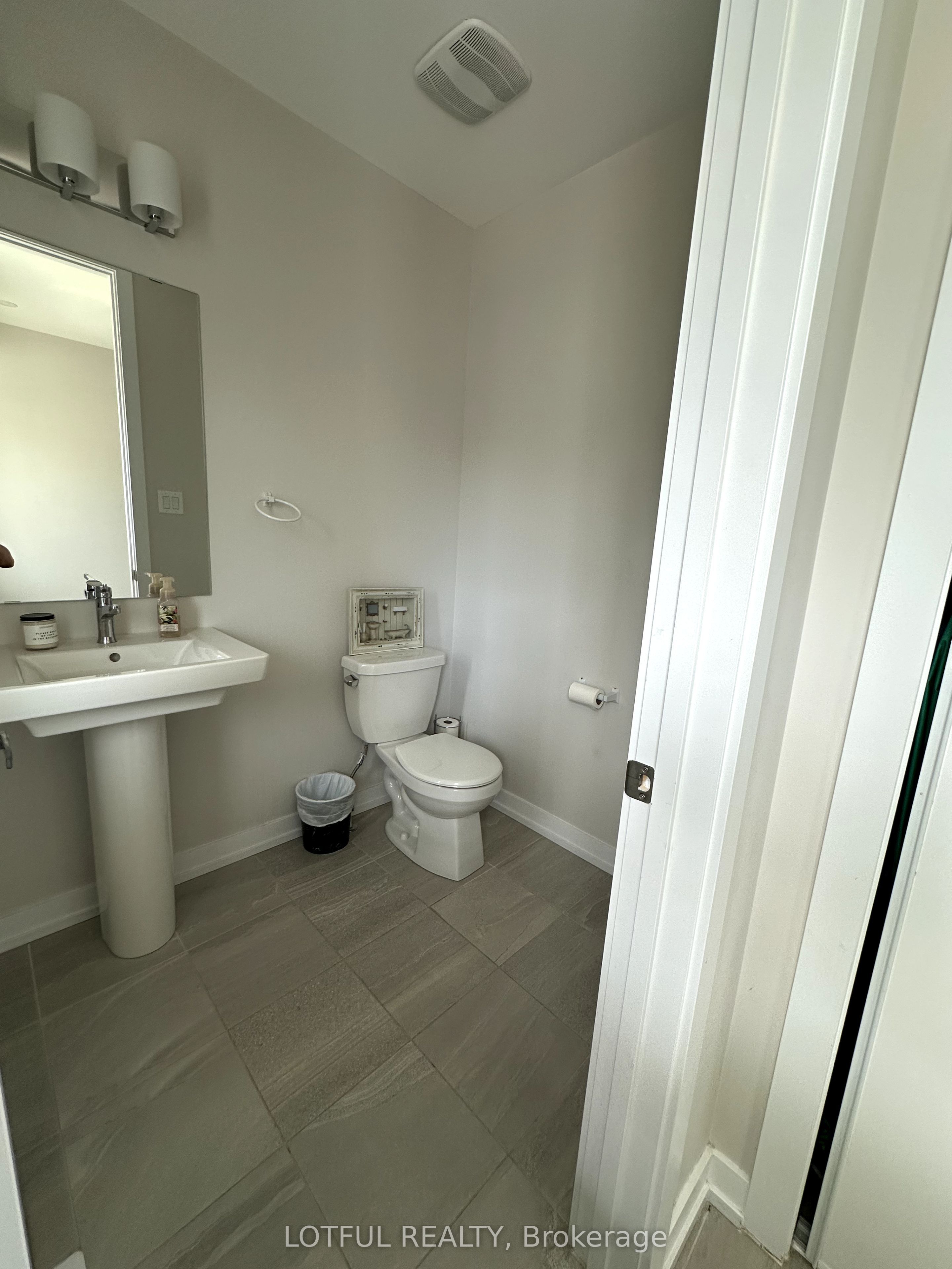 44 Chasing Grove Property Photo 3