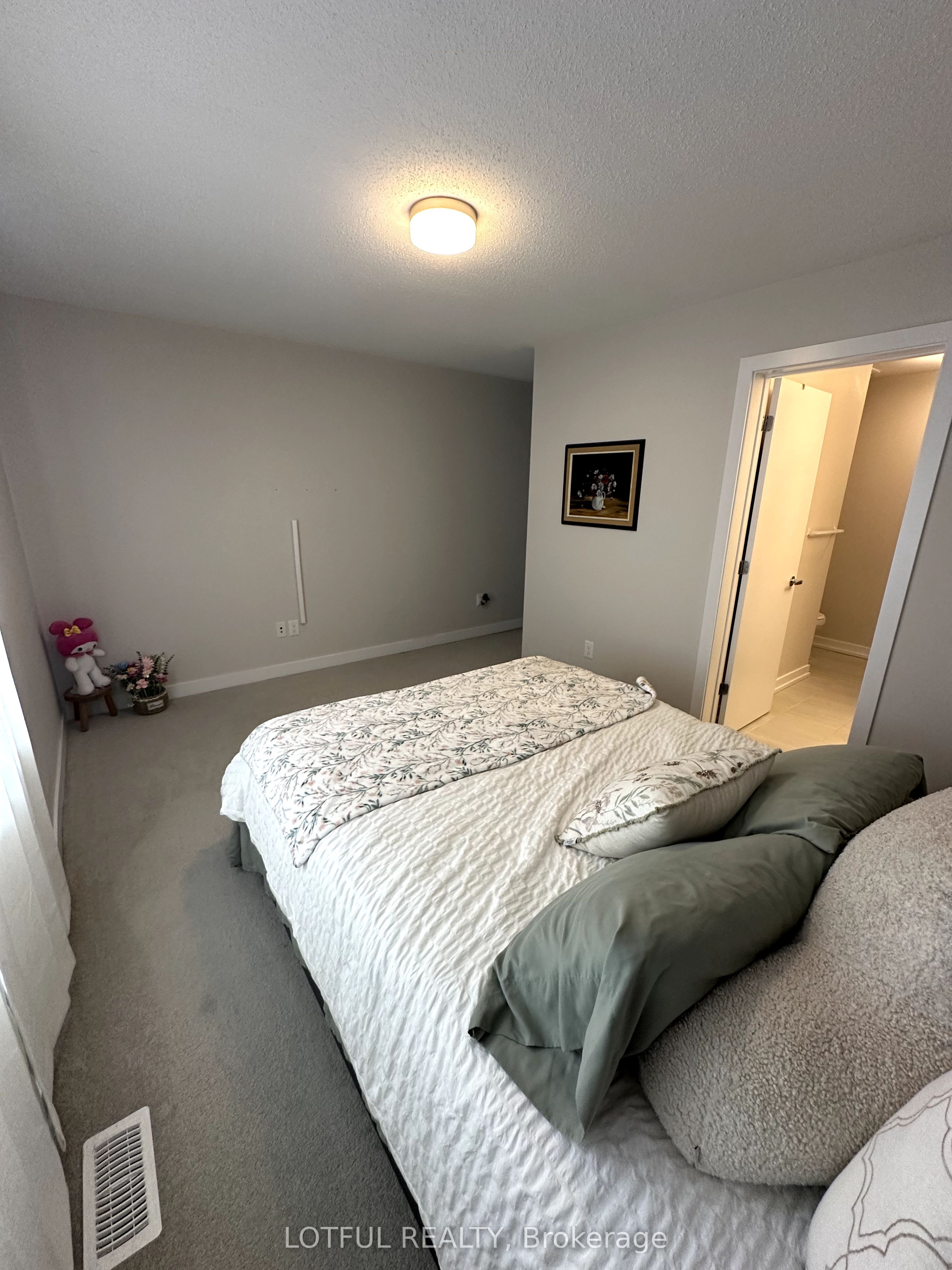 44 Chasing Grove Property Photo 16