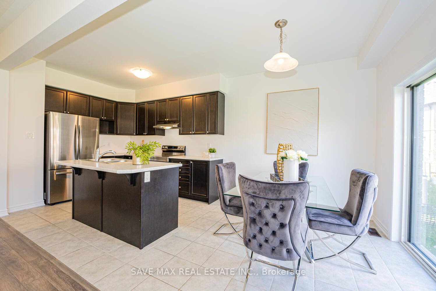 4 Tarrison Street S Property Photo 18