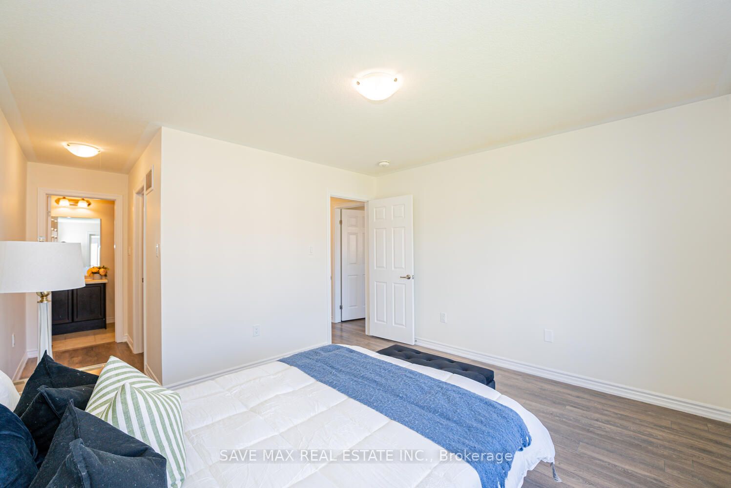 4 Tarrison Street S Property Photo 27