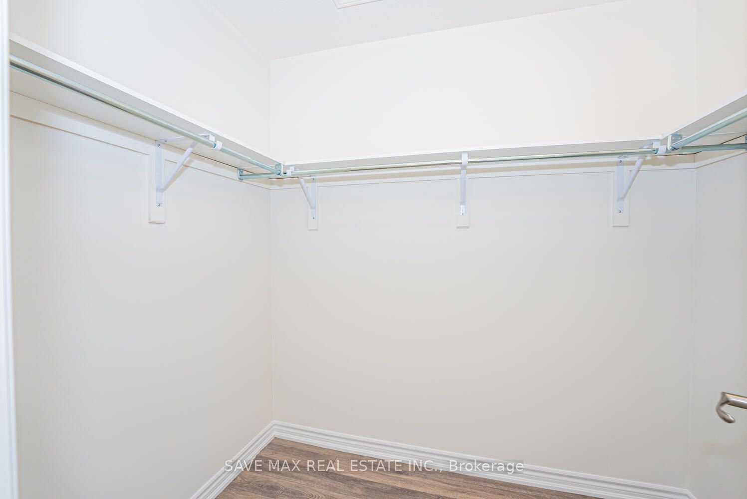 4 Tarrison Street S Property Photo 31