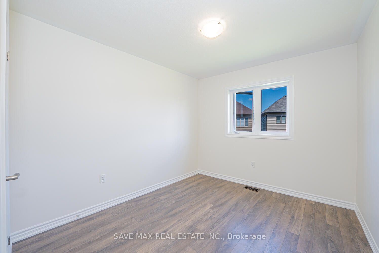 4 Tarrison Street S Property Photo 32