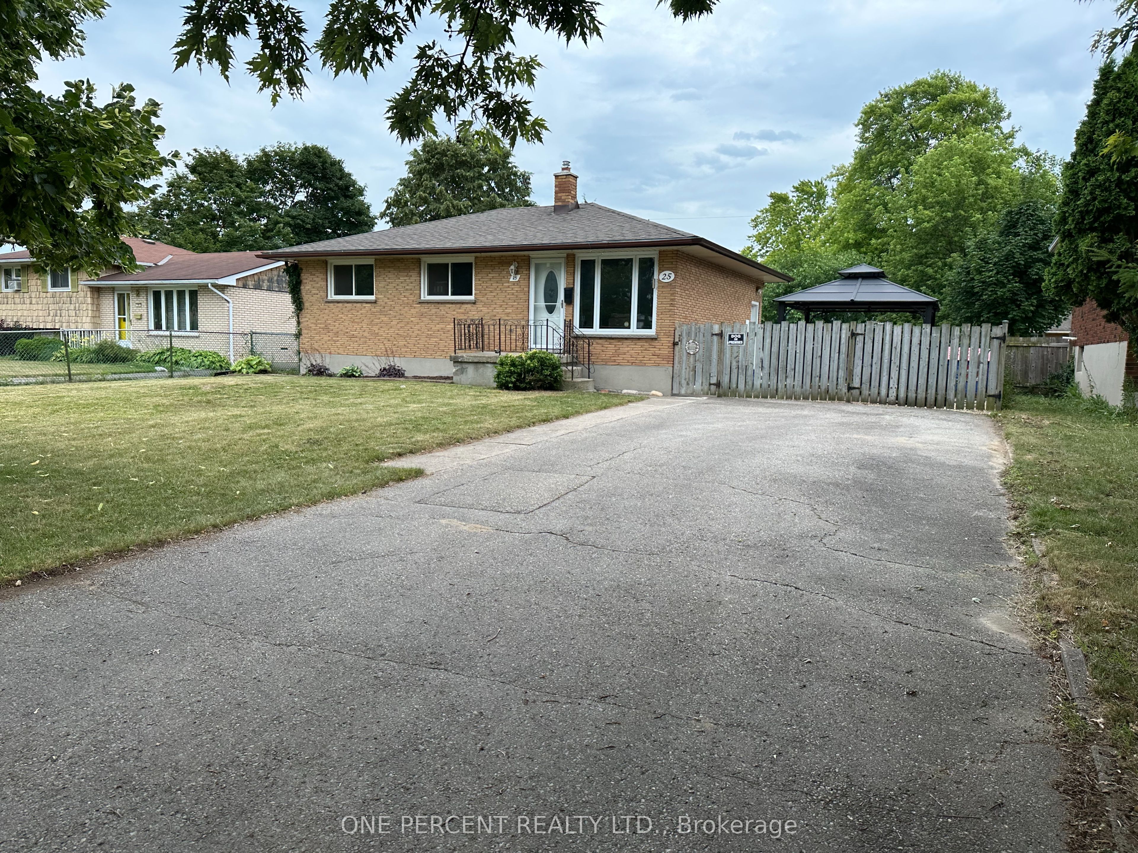 25 Hawkesbury Avenue