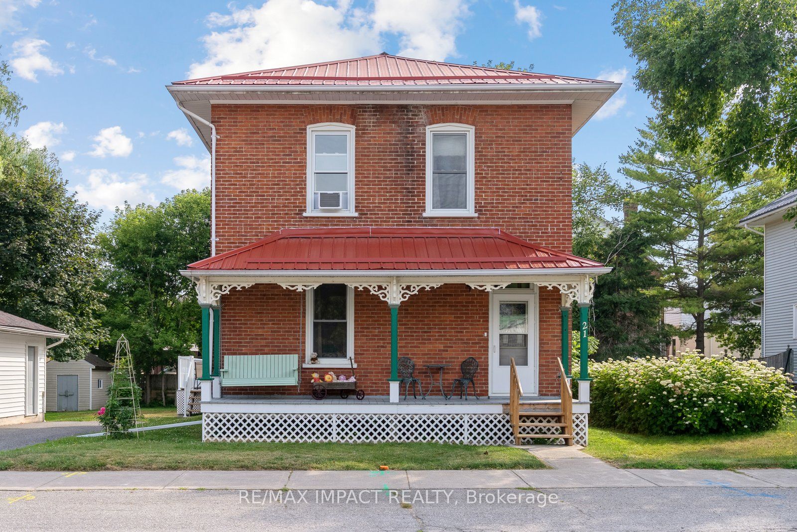 21 Centre Avenue