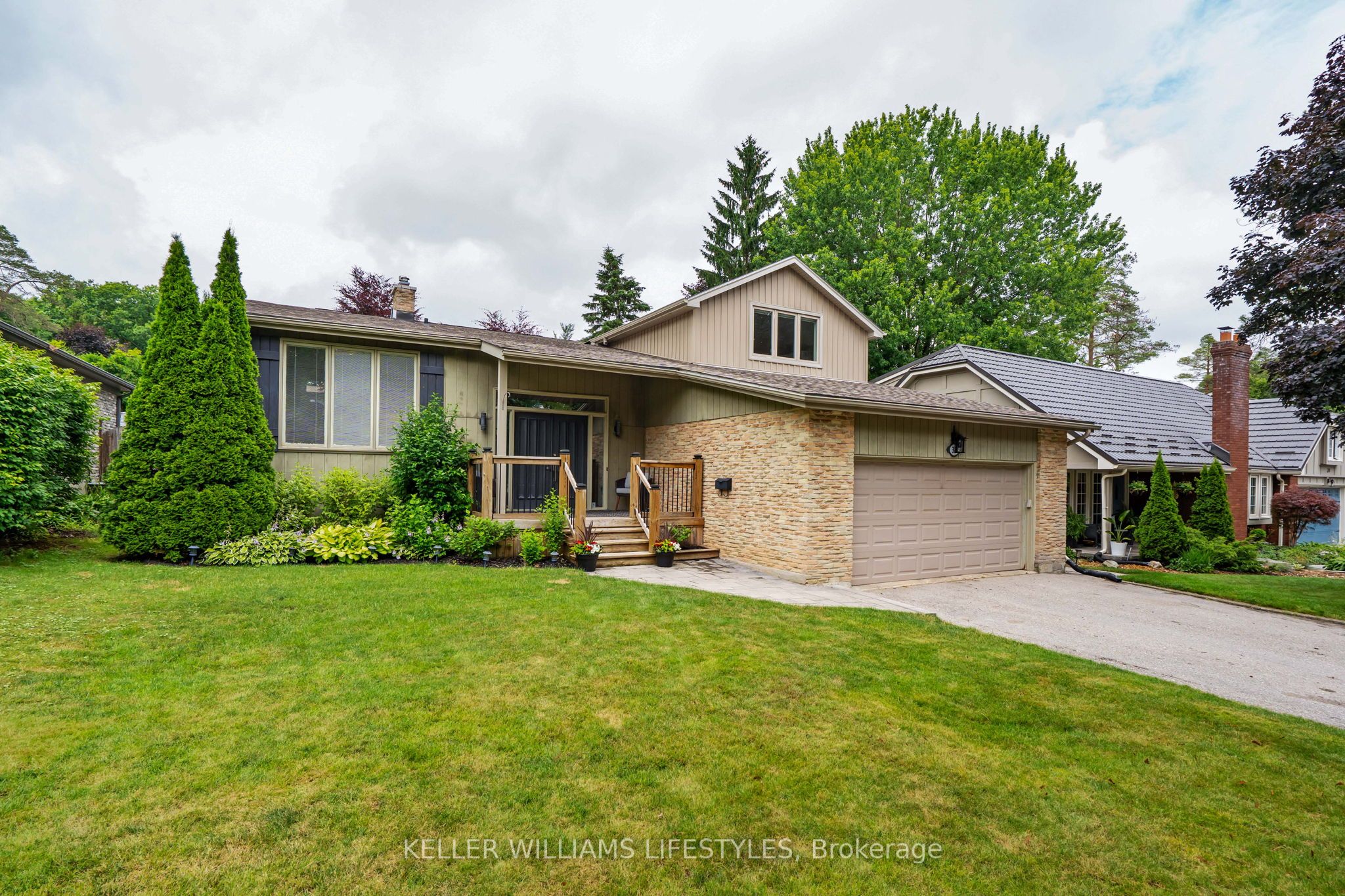 31 Conifer Crescent Property Photo