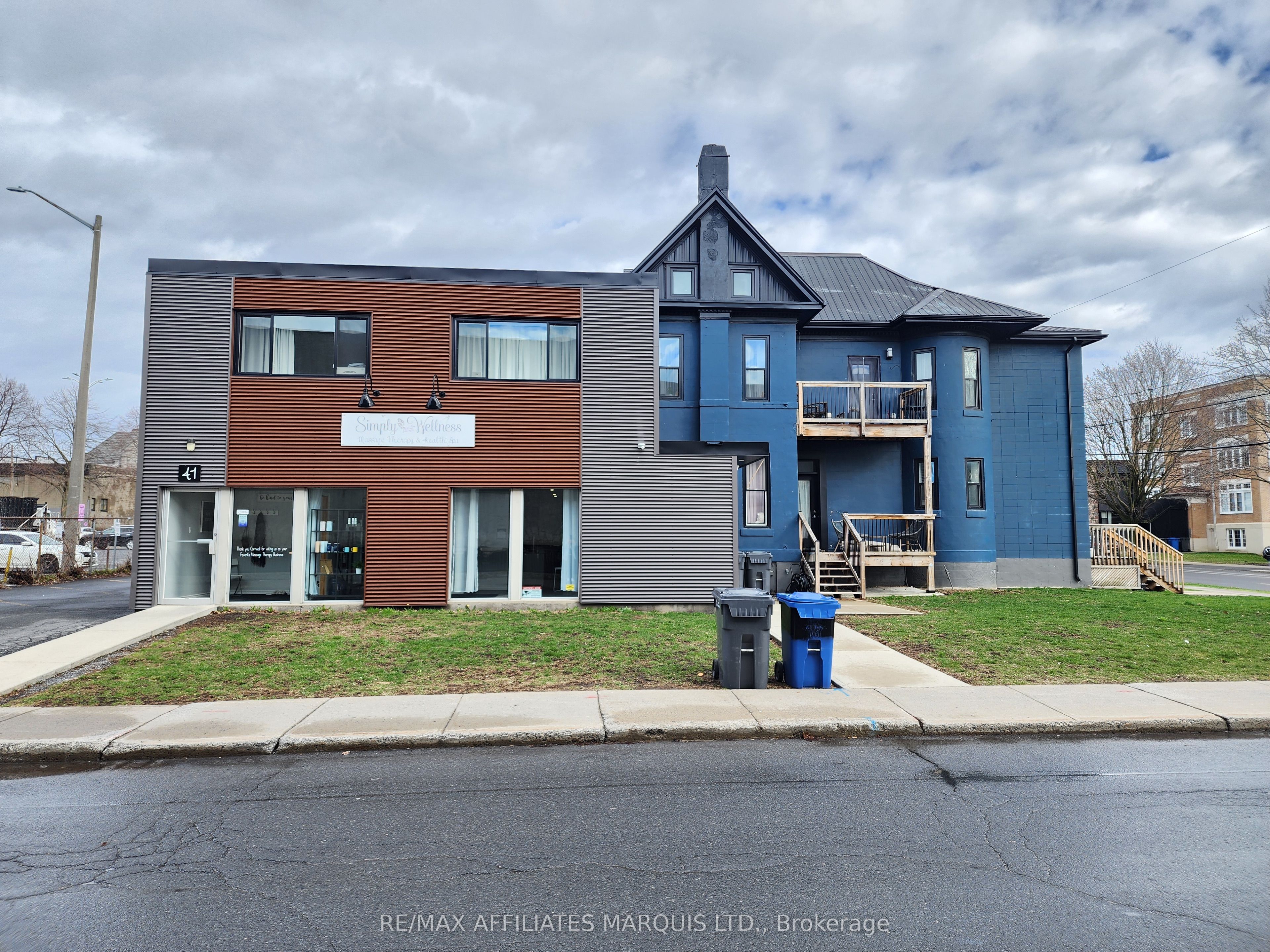 41 1st St E Property Photo 1