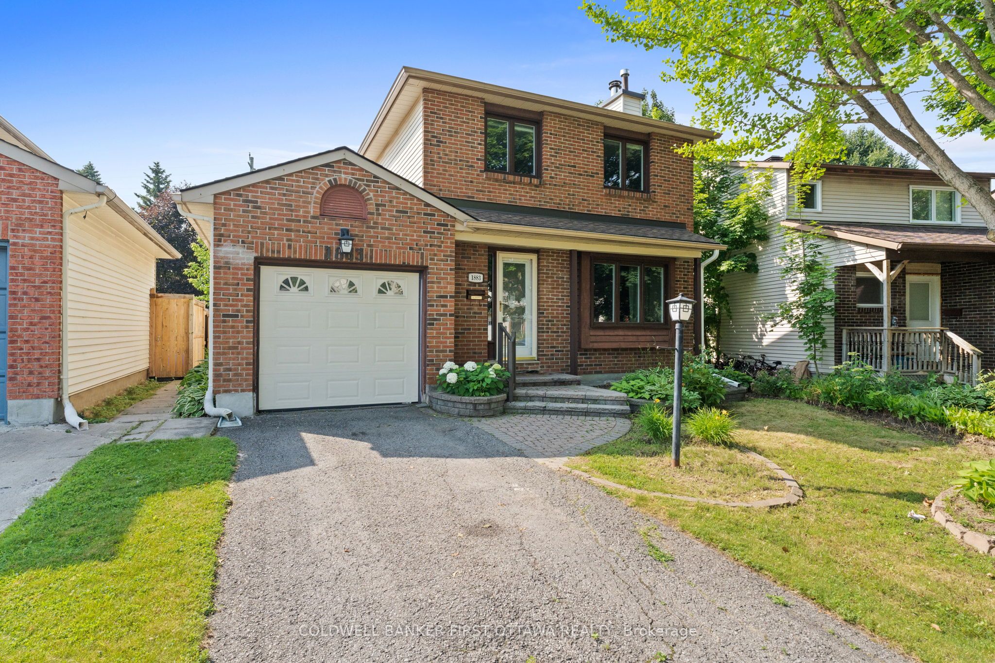 1883 Des Prairies Ave Property Photo 1