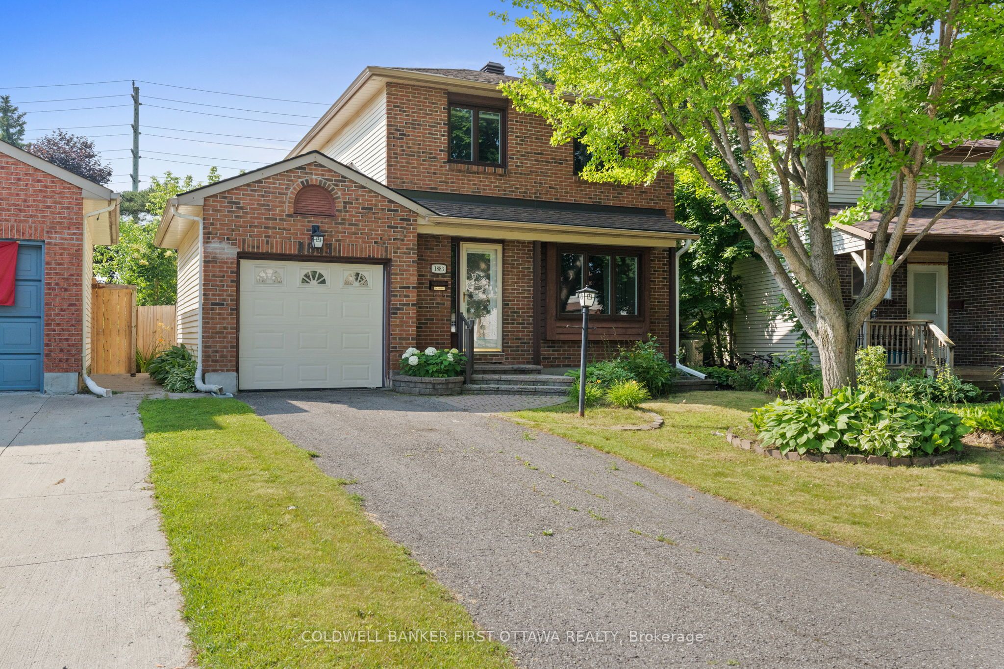 1883 Des Prairies Avenue Property Photo 2