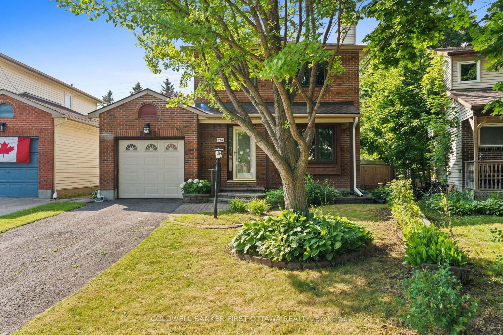 1883 Des Prairies Avenue Property Photo 3