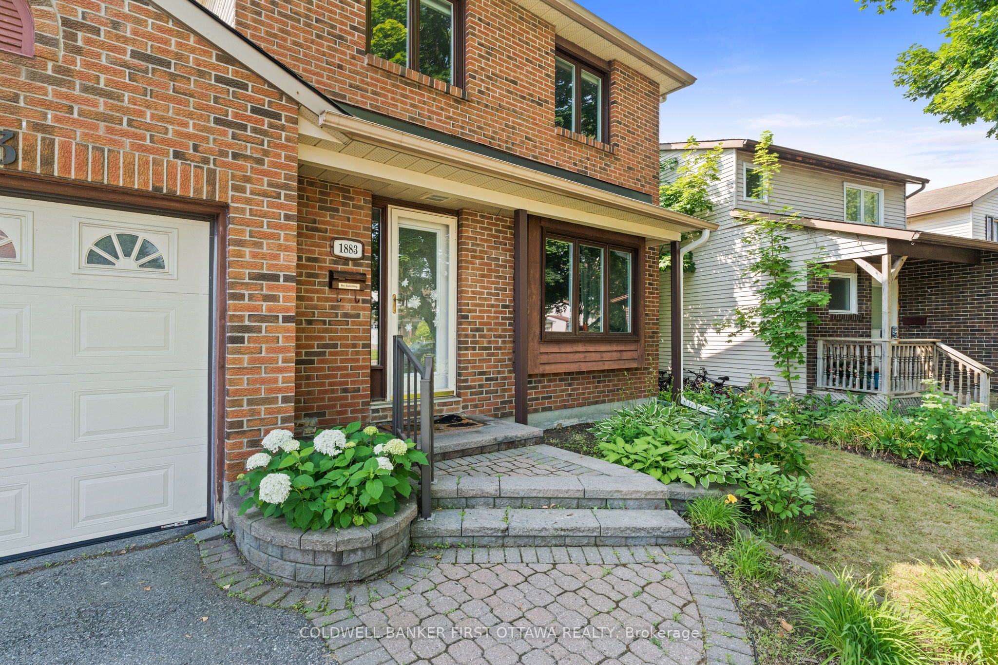 1883 Des Prairies Avenue Property Photo 4
