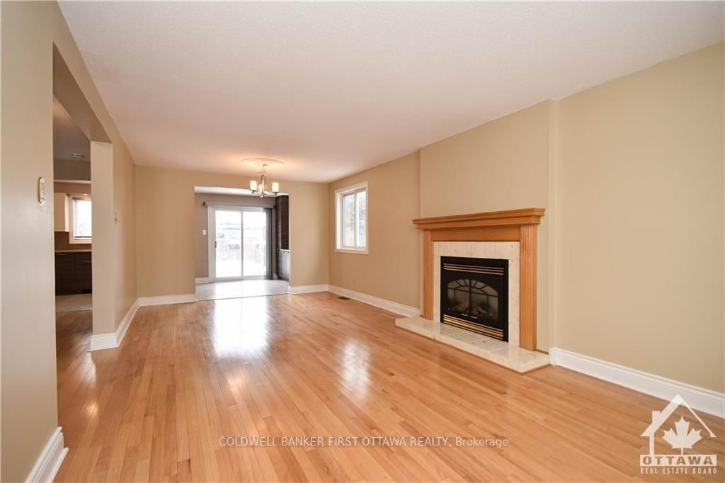 1883 Des Prairies Avenue Property Photo 5