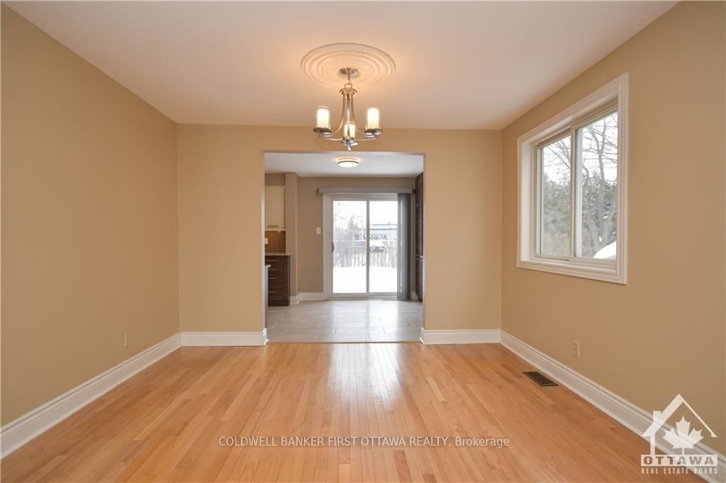 1883 Des Prairies Avenue Property Photo 14