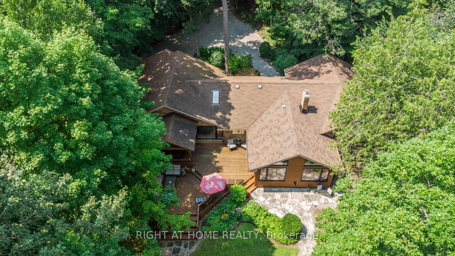 60 Mcgregor Drive Property Photo 3