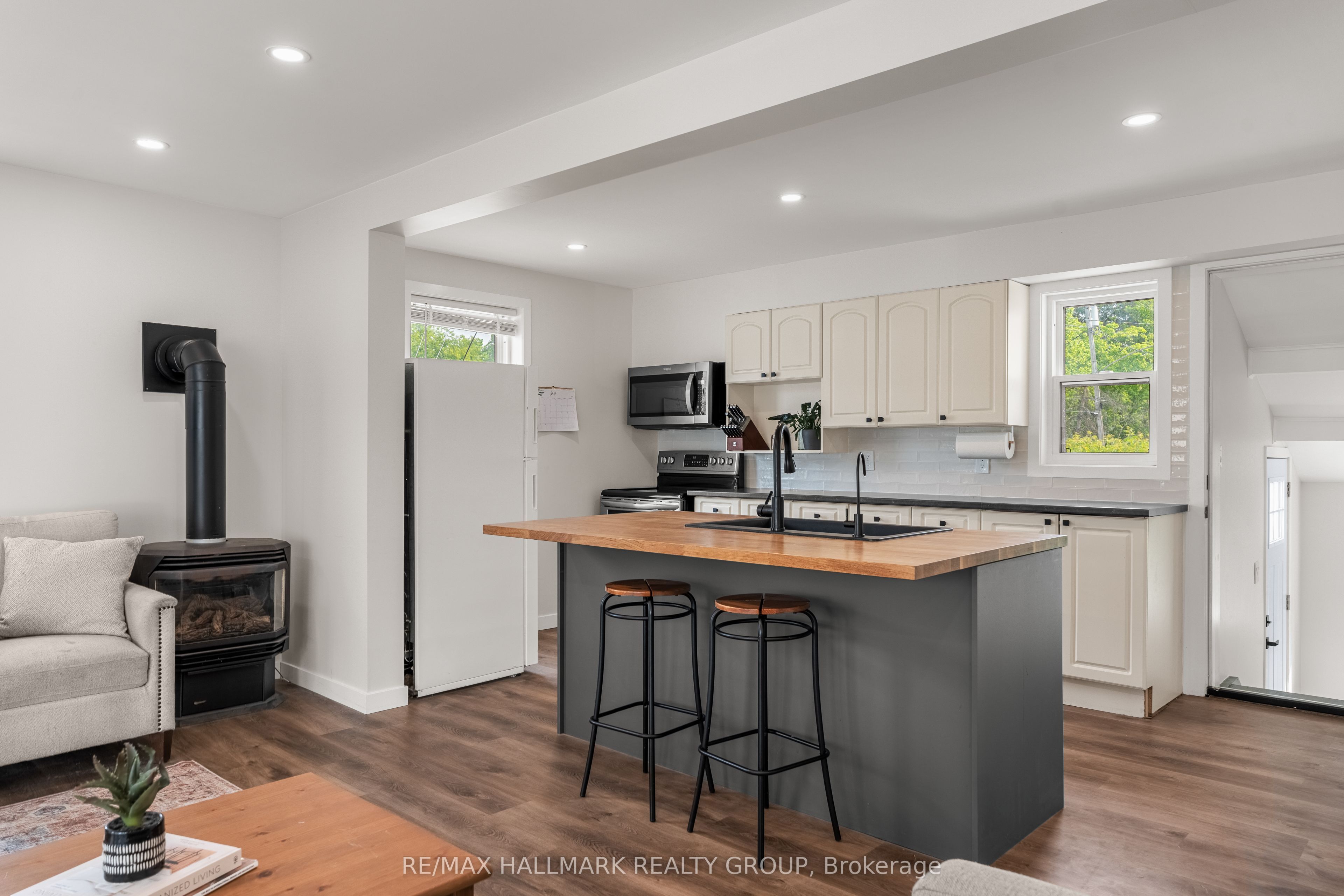 6595 Fourth Line Road Property Photo 14
