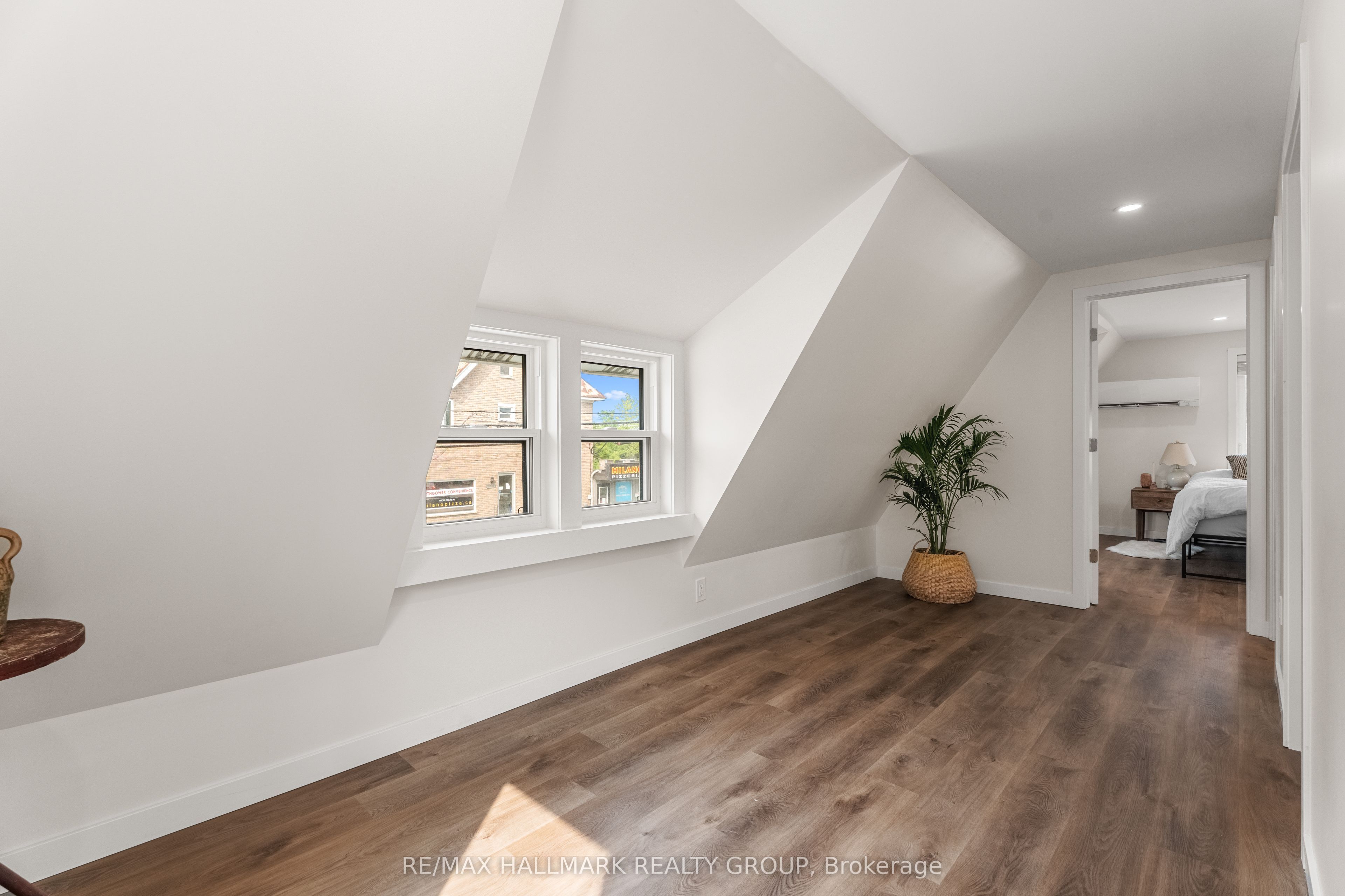 6595 Fourth Line Road Property Photo 25