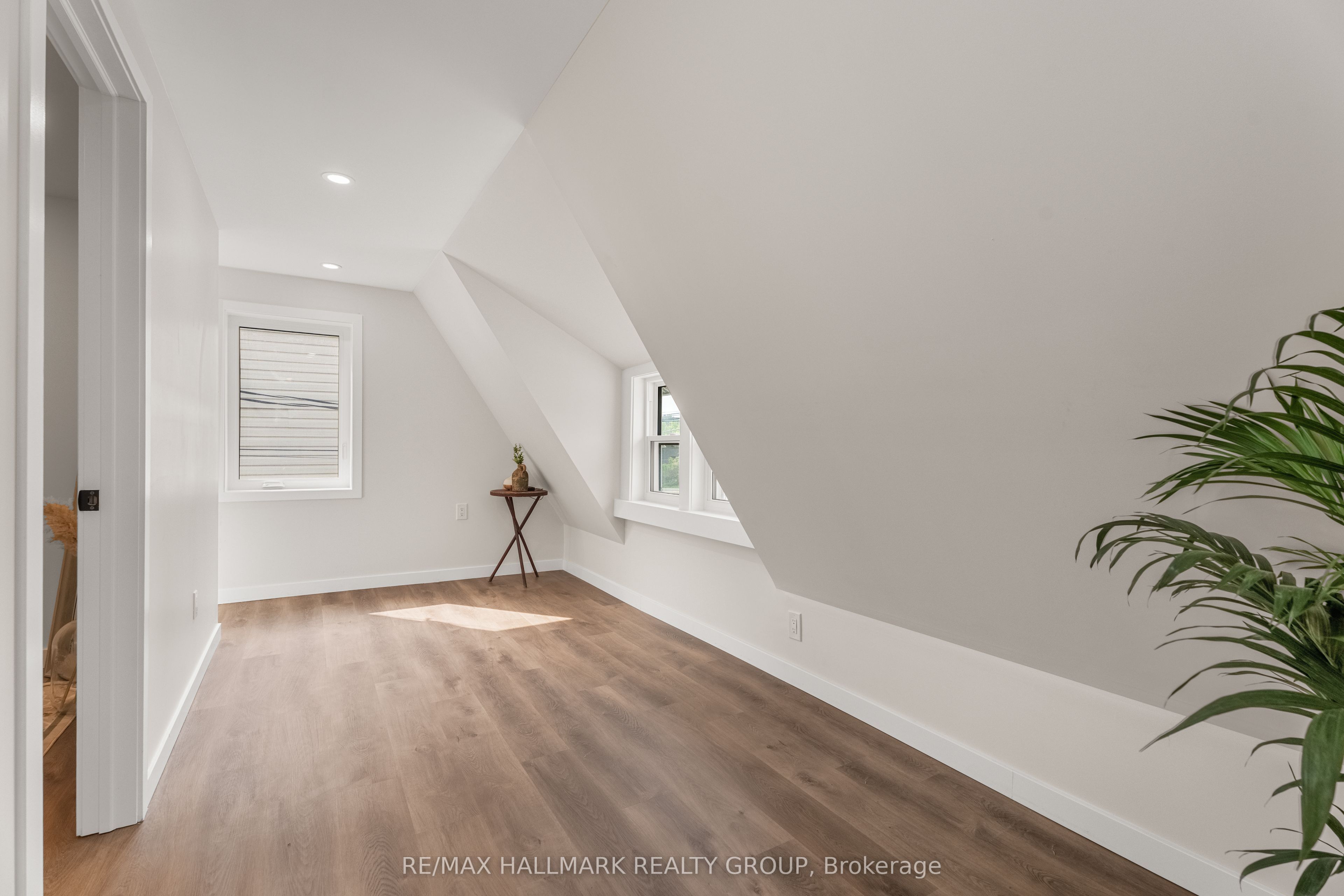 6595 Fourth Line Road Property Photo 26