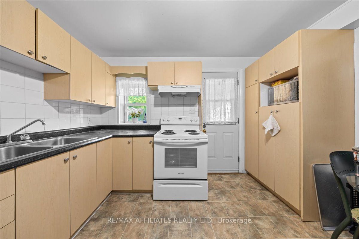 310 Shakespeare Street Property Photo 7