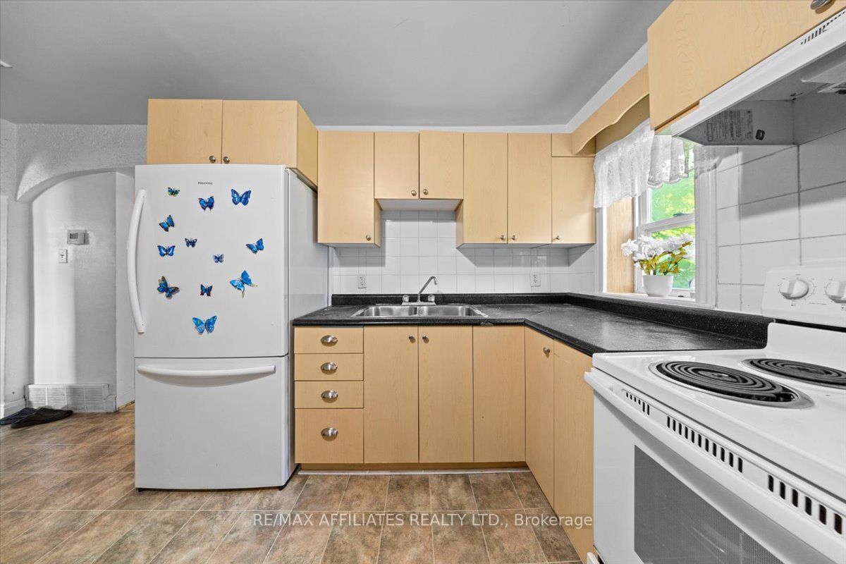 310 Shakespeare Street Property Photo 8