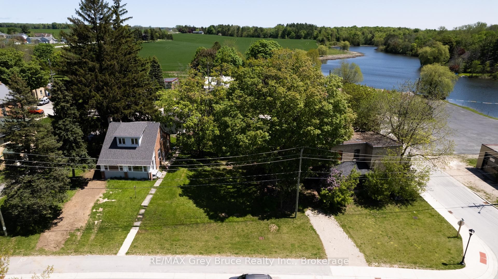 37 1st Avenue N Property Photo 6