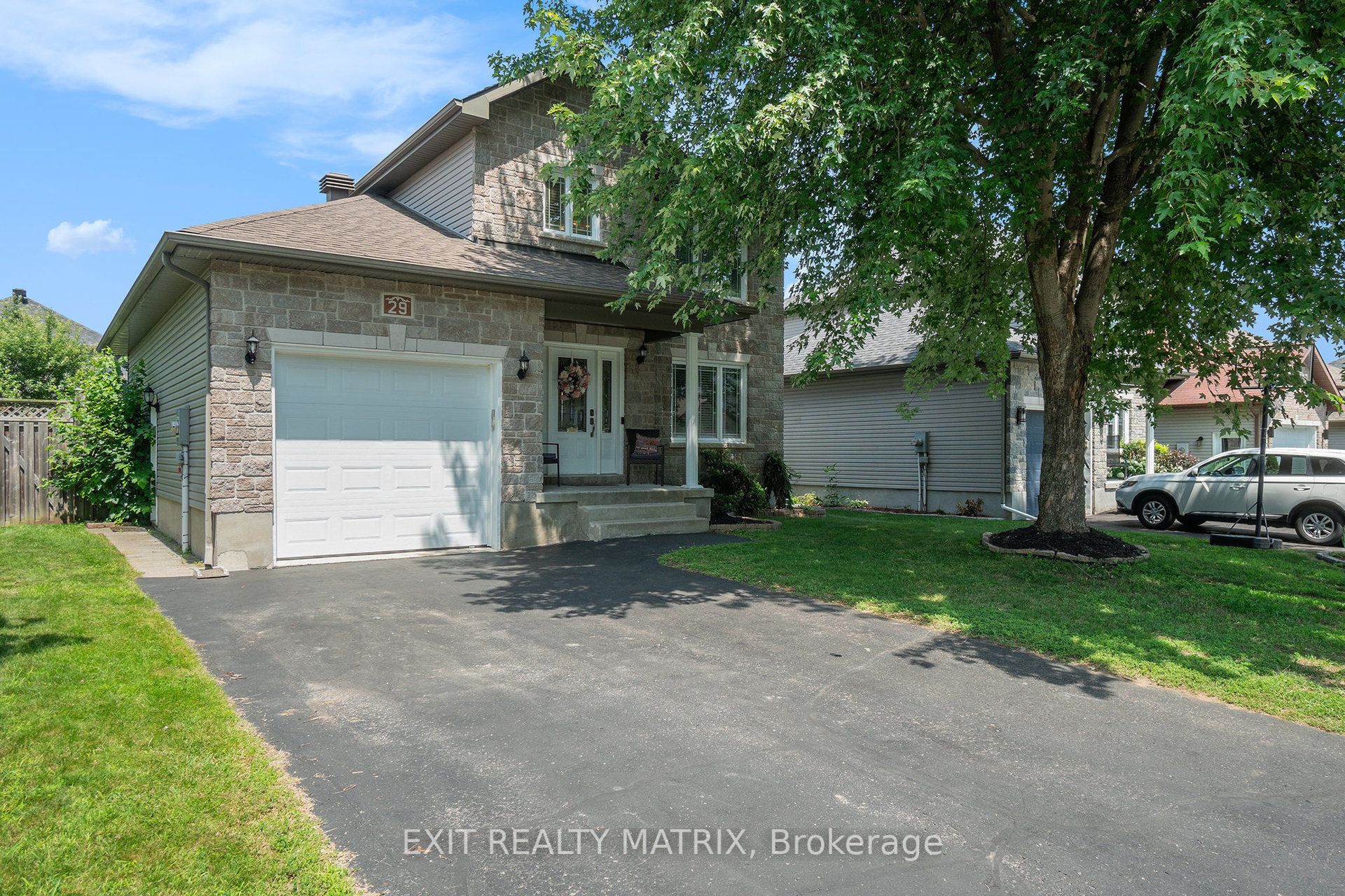 29 St-viateur Cres Property Photo 1