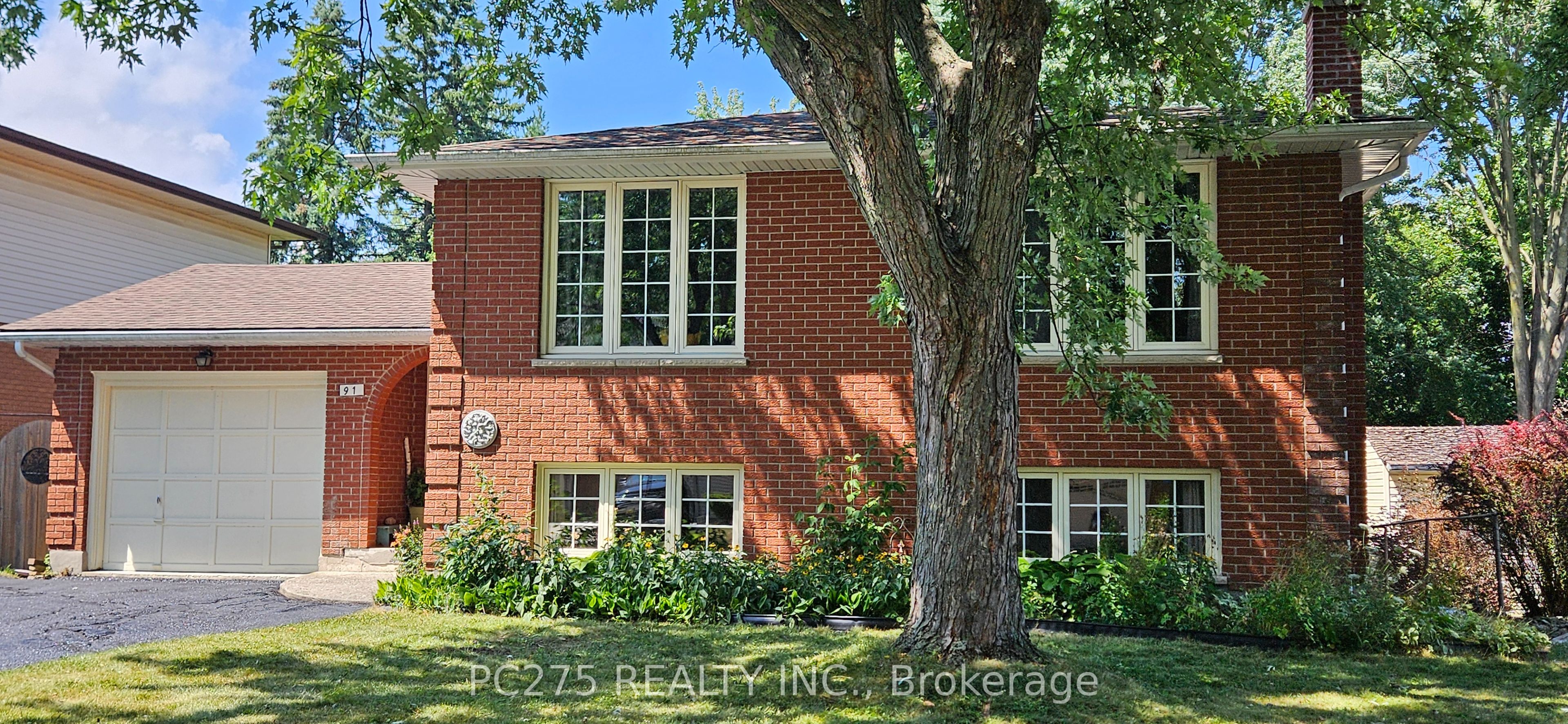 91 Four Oaks Crescent Property Photo 1