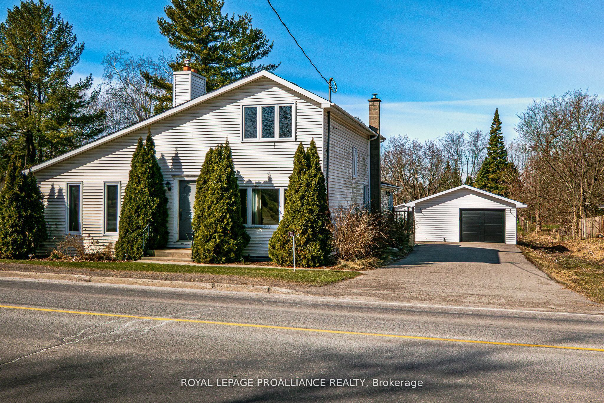 236 Lyle Street N Property Photo 1