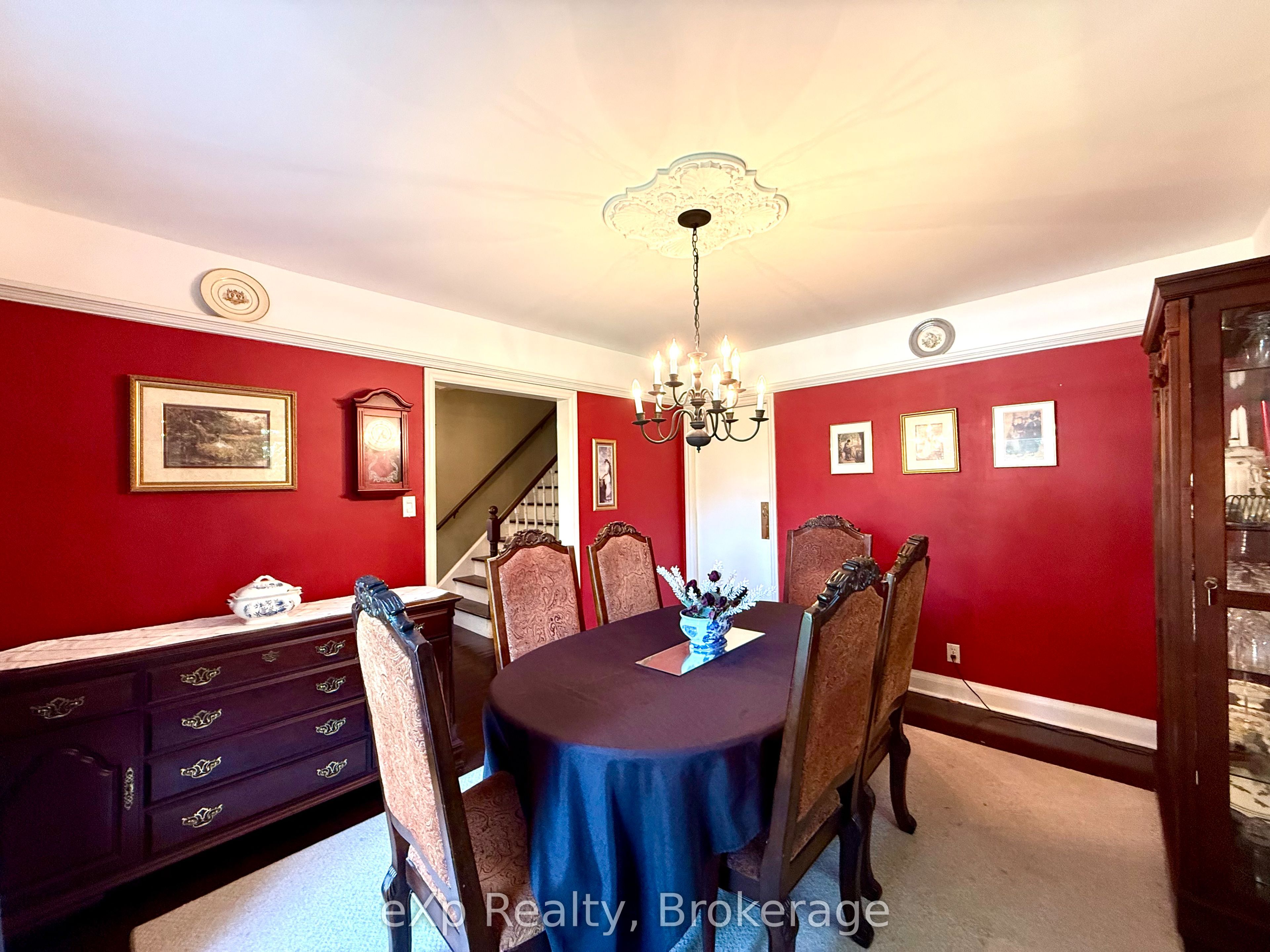 211 Victoria Street S Property Photo 7